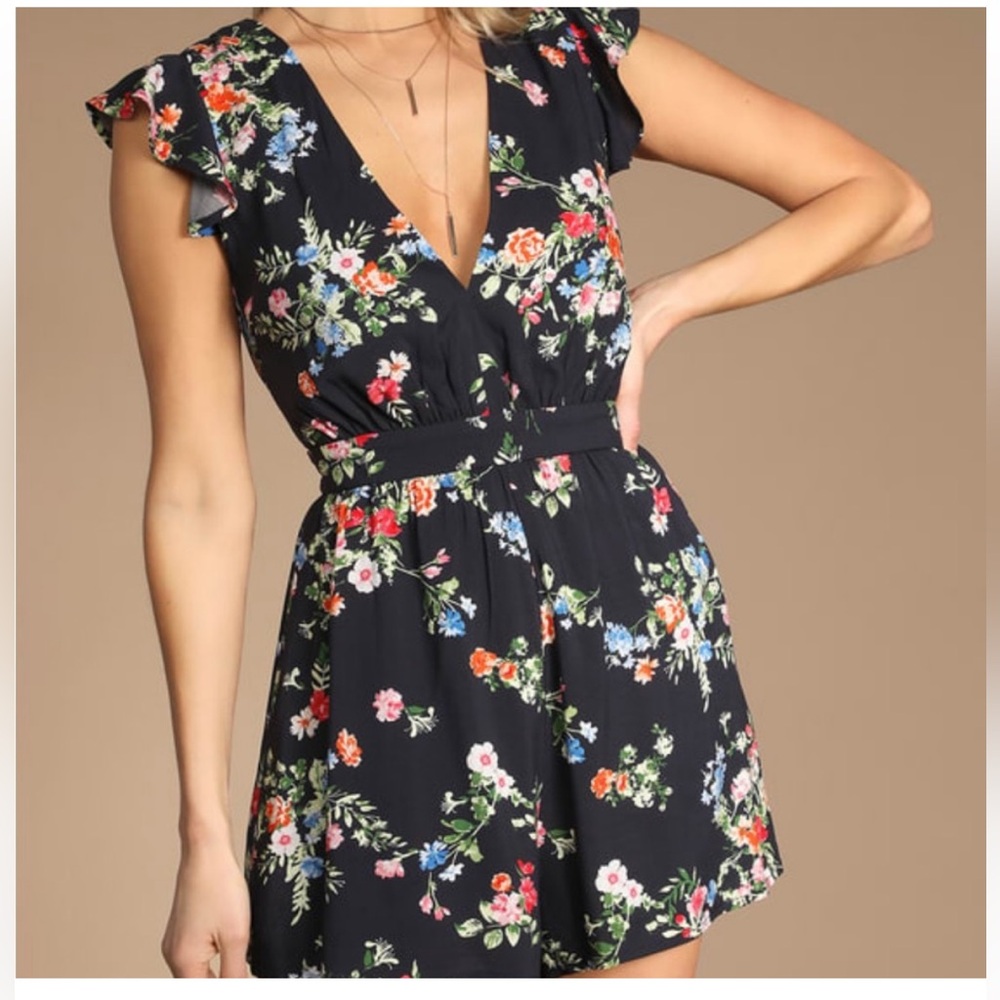 NWT Lulu’s Call it a Crush Navy Blue Ruffled Floral Print Romper - Picture 4 of 7